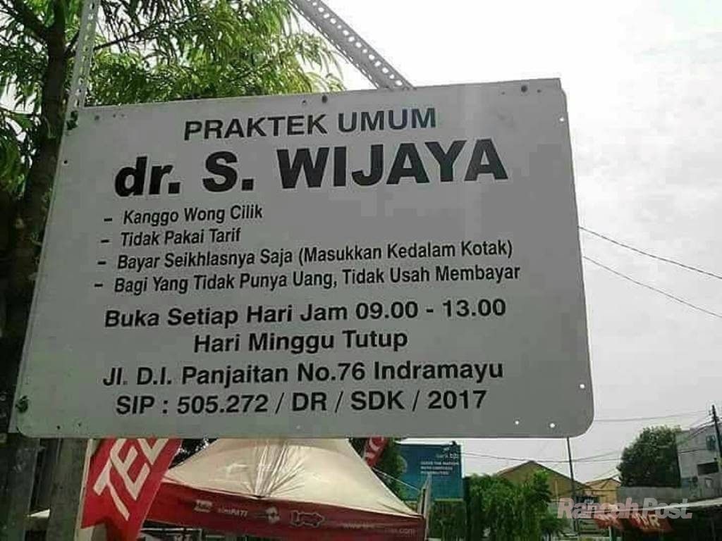 Foto Plang Praktek Seorang Dokter Ini Jadi Viral, Lihat Tulisannya Bikin Netizen Terkagum-Kagum