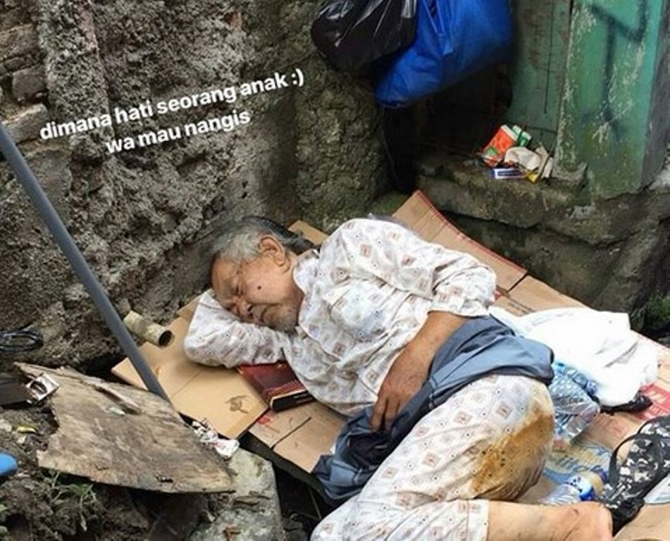 Kisah Seorang Kakek Tidur di Got ini Mengharukan, Gula Darah Kambuh Sampai Tidak Diakui Anaknya