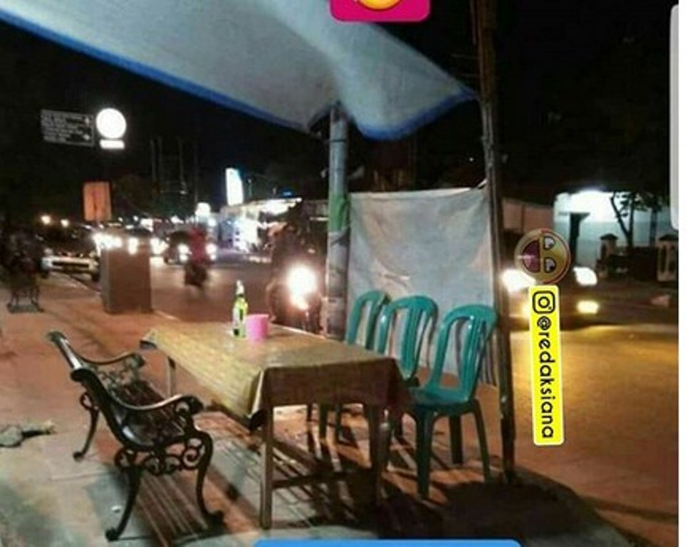 Miris, Foto Tenda Pedagang Kaki Lima di Trotoar ini Viral