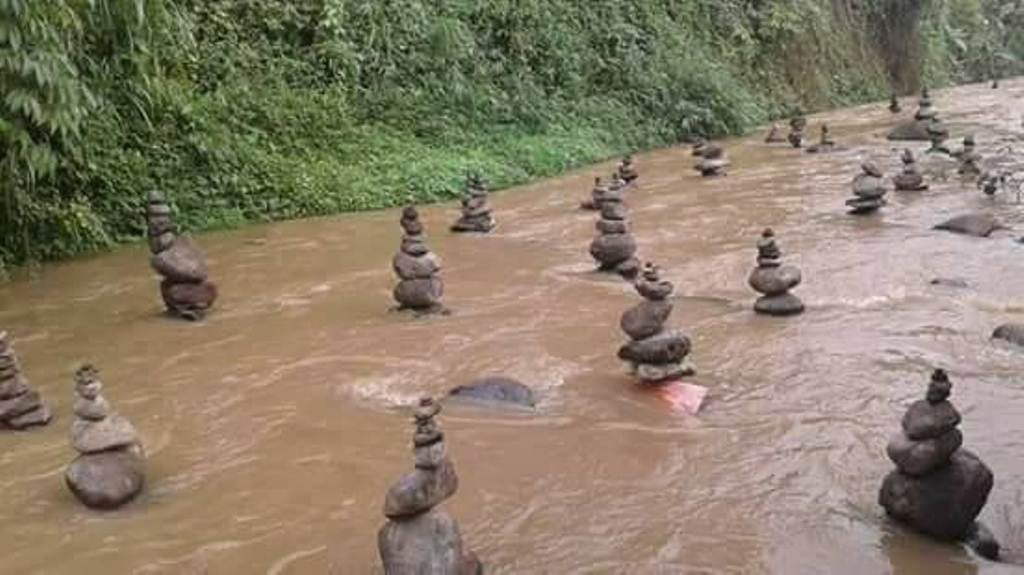 Bukan Hal Mistis dan Makhluk Halus, Ternyata Ini Penyebab Munculnya Tumpukan Batu di Sungai Cibojong