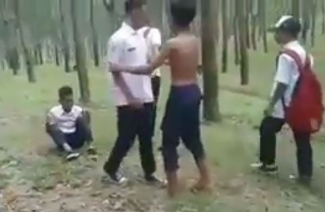 Video Pengeroyokan Pelajar SMP di Karanganyar Viral