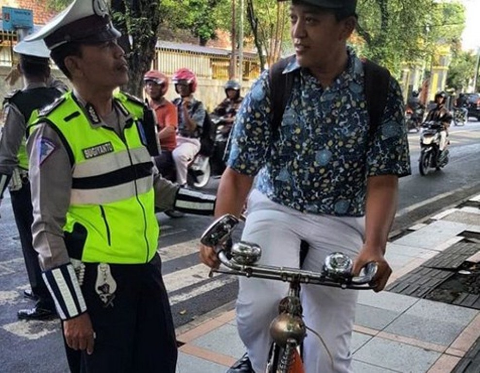 Naik Sepeda Tua ke Sekolah, Aksi Pelajar SMK di Semarang ini Tuai Pujian