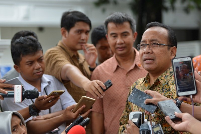 Tanggapan Istana soal Viral Tas Sembako Jokowi Rp3 Miliar