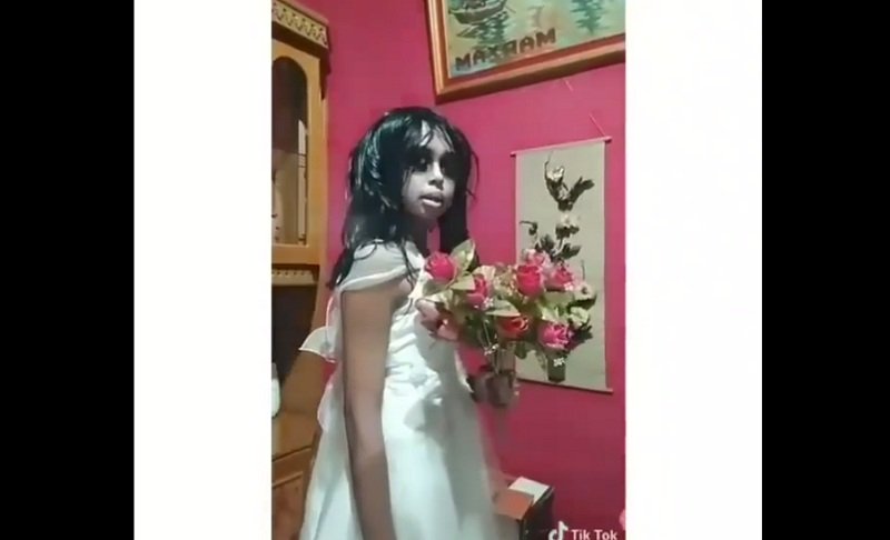 Viral Anak Kecil Tiru Hantu Suzana, Make Up-nya Bikin Jantung Copot