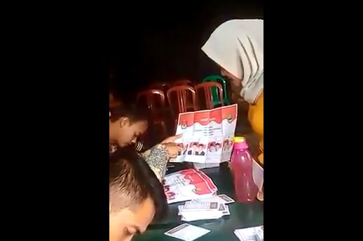 Penjelasan KPU soal Viralnya Video KPPS Diduga Arahkan Pemilih Coblos Pasangan Rindu