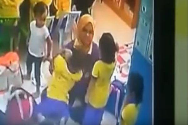 Viral! Guru TK Aniaya Murid Terekam CCTV