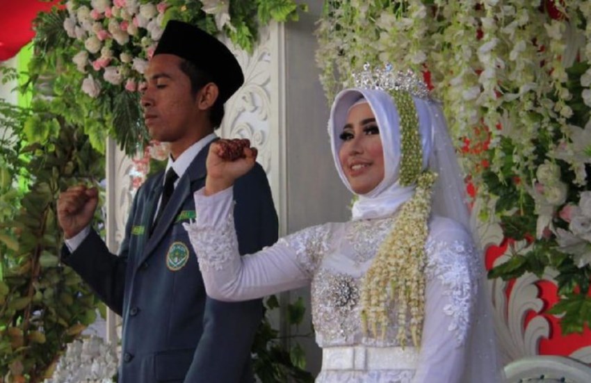 Nyanyikan Lagu Indonesia Raya dan Mars NU Jelang Akad, Pasangan Pengantin ini Viral