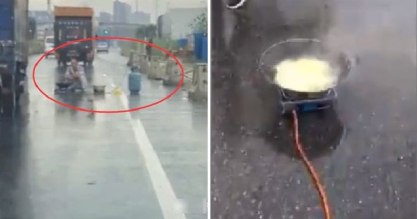 Masak Mie di Tengah Jalan, Aksi Pria ini Bikin Macet, Netizen Geleng-Geleng Kepala