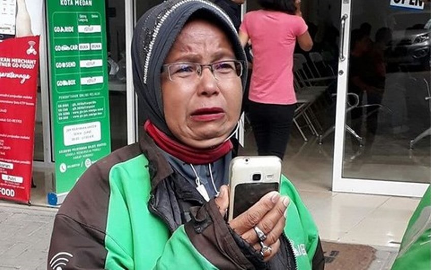 Curhat Akunnya Kena Suspend, Kisah Ibu Driver Ojol ini Bikin Sedih