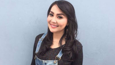 Bukan Hanya Angel Lelga, 4 Artis Ini Juga Pernah Digerebek oleh Pasangannya Sendiri!