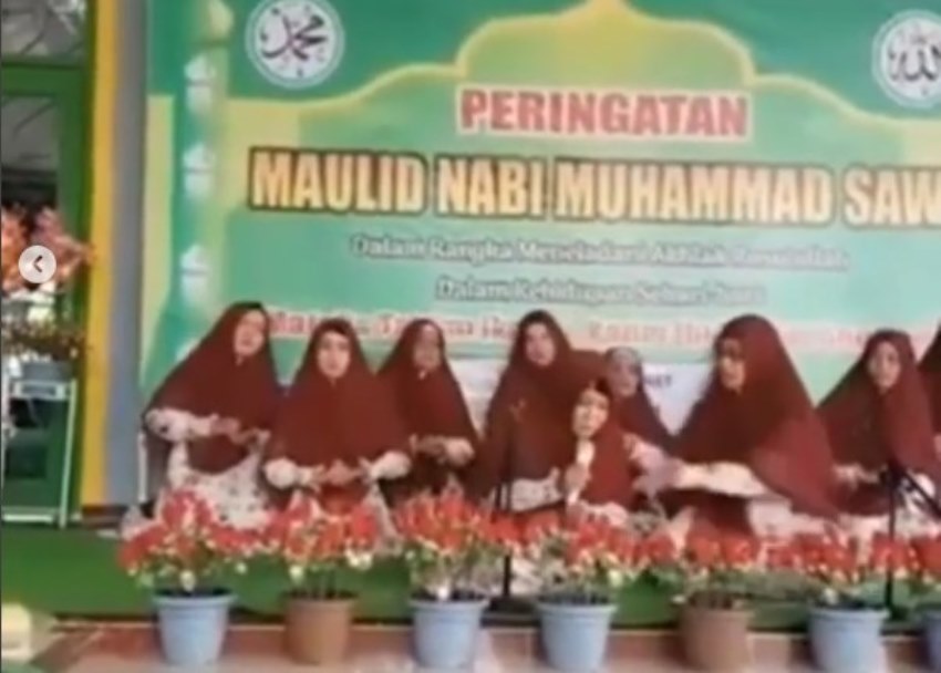 Tiba-Tiba Pingsan Lalu Meninggal saat Pimpin Shalawat di Panggung, Netizen Doakan Khusnul Khatimah