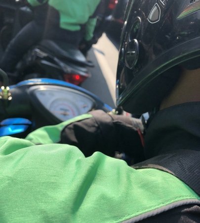 Viral Driver Ojek Online Tetap Antar Penumpang Meski Dapat Kabar Ibu Meninggal