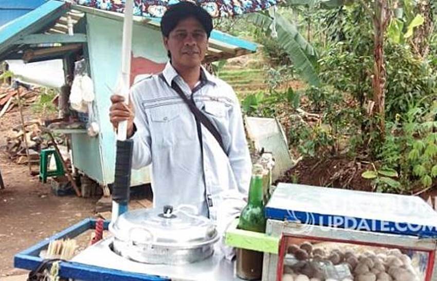 Viral Tukang Cilok Mirip Shahrukh Khan, Kerap Diminta Foto dan Tanda Tangan oleh Pembelinya