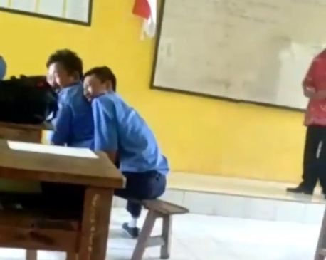 Viral Siswa SMK di Ngawi Main Kuda-kudaan saat Guru Mengajar