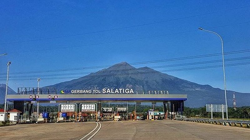 Viral Gerbang Tol Salatiga dengan Latar Keindahan Gunung Merbabu