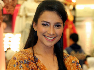 Selalu Terlihat Segar dan Ceria, Ternyata Artis Cantik Ini Pernah Mengidap Kanker!