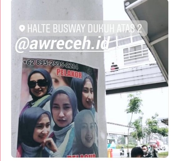 Viral Pamflet Pelakor di Halte Busway Dukuh Atas, Netizen : "Ini Tutorial Ampuh Permalukan Pelakor!"