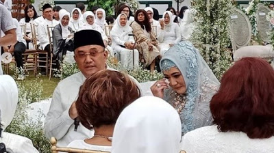 Jodoh Gak Kemana! Setelah Si Artis Meninggal, Sang Istri Menikah dengan Cinta Pertamanya!