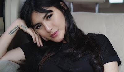 Demi Bertahan Hidup, Artis Cantik Ini Pernah Makan 1 Nasi Bungkus Buat 3 Kali Sehari!