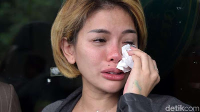 Lihat Bayinya Dipasangi Banyak Alat, Nikita Mirzani: "Hati Saya Hancur, Gak Berhenti Nangis!"