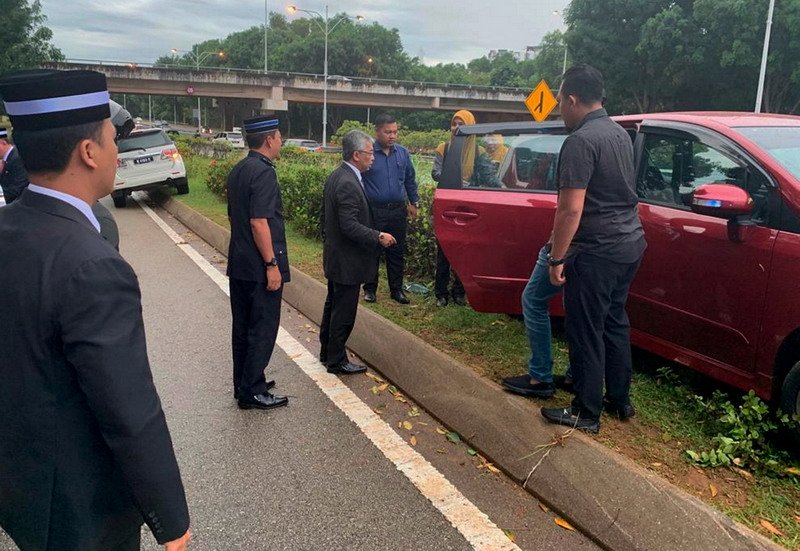 Turun dari Mobil untuk Bantu Korban Kecelakaan, Raja Malaysia Buat Heboh Publik