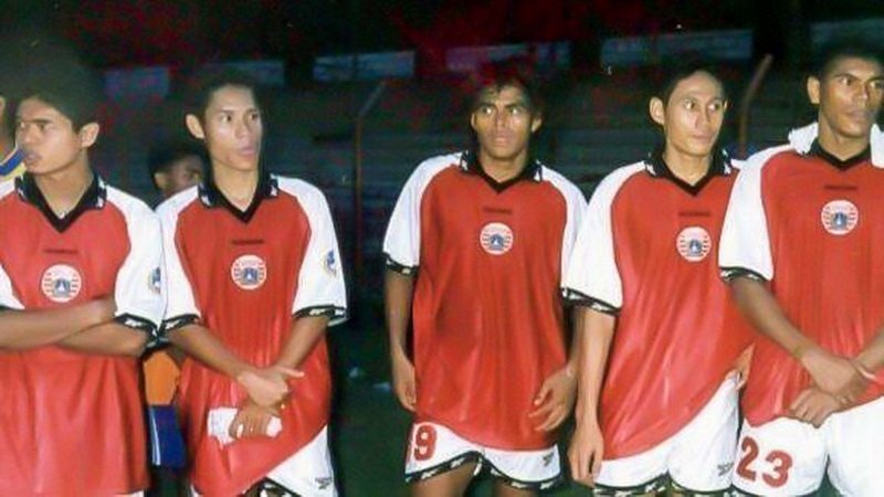 Bambang Pamungkas Unggah Foto Jadul, Netizen: Sandiaga Uno Pemain Persija?