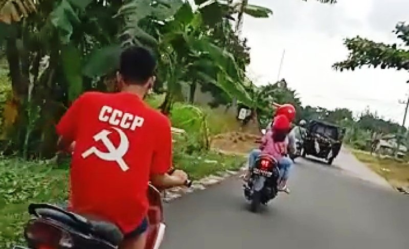 Heboh Pelajar di Kubu Raya Keliling Naik Motor Pakai Kaos Palu Arit, Ini Faktanya