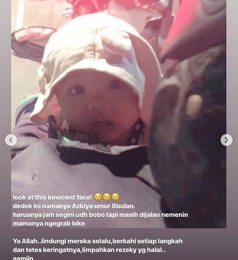 Viral Driver Ojol Wanita Kerja Sambil Bawa Balita, Netizen Haru: Sehat-Sehat ya Dek!