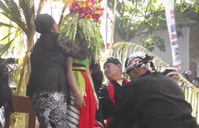 Heboh KKN di Desa Penari, Ini Tarian Seblang Banyuwangi yang Mistis