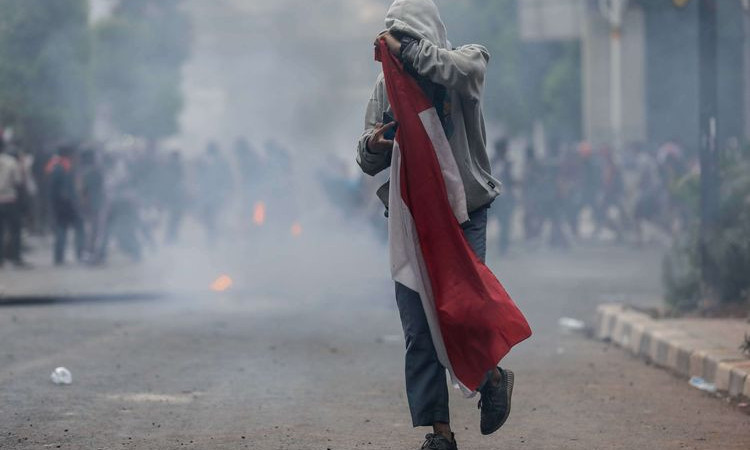 Pemuda yang Fotonya Viral Saat Demo STM di DPR, Ditangkap Polisi