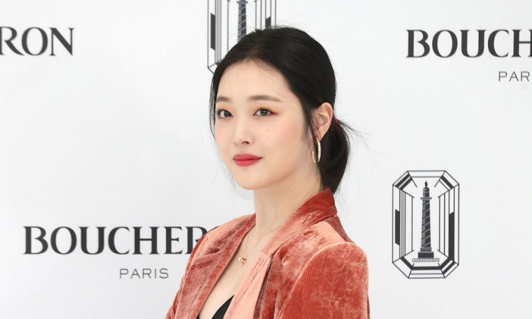 Sulli Berulang Kali Minta SM Entertainment Tindaklanjuti Komentar Jahat Tetapi Diabaikan, Netizen Geram!