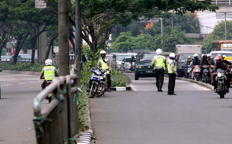 Viral Pemotor Ngamuk Usai Dirazia Polisi hingga Lupa Istrinya Tertinggal