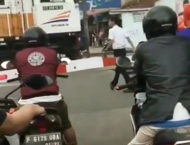 Klarifikasi KAI soal Viral Masinis Turun dari Lokomotif Jajan ke Warung di Perlintasan