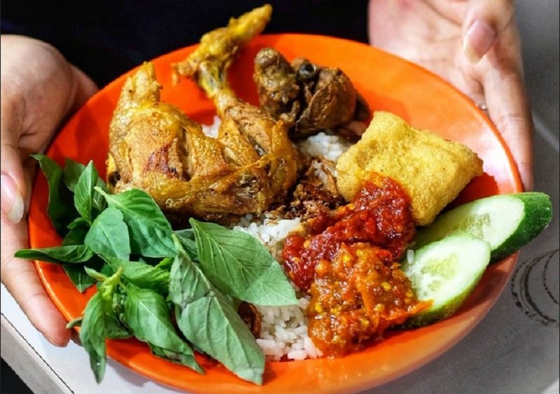 Viral Pecel Ayam Vs Ayam Lalapan, Mana Istilah yang Tepat? Ini Jawabannya