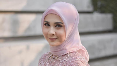 Ogah Menuai Dosa, Artis Cantik yang Pernah Ketahuan Minum Alkohol Ini Putuskan Berhijab!