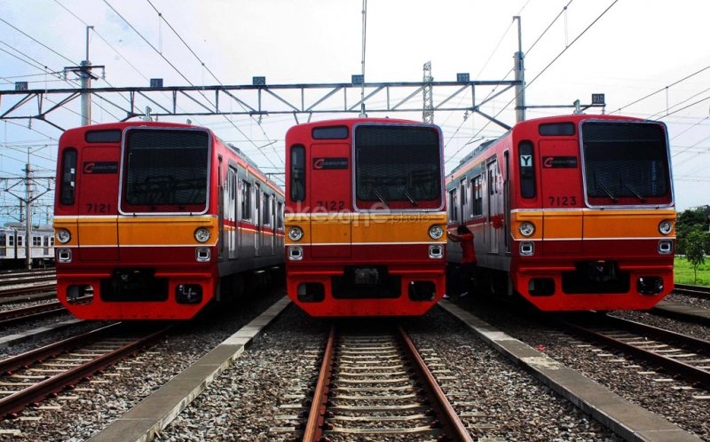 Viral Petugas Dorong Penumpang KRL yang Pertahankan Posisi, Ini Kata PT KCI