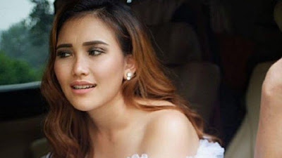 Ayu Ting Ting Didoakan Kecelakaan, Ibunda Mengamuk: Gak Akan Saya Kasih Ampun!