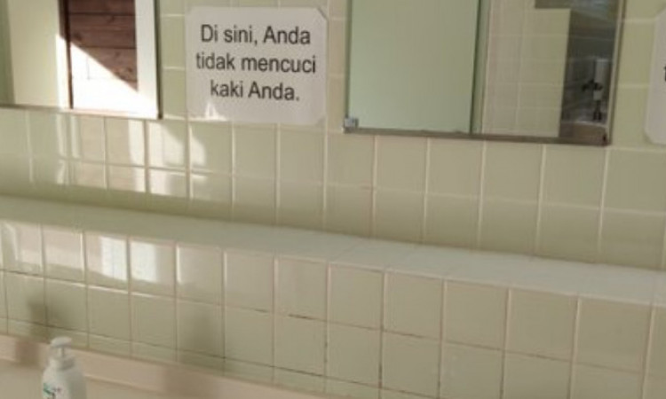 Viral Larangan Cuci Kaki dalam Bahasa Indonesia di Wastafel Jepang