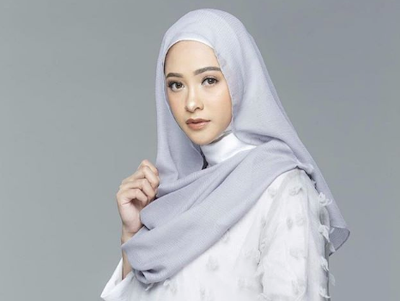 Berhijab tapi 4 Artis Cantik Ini Masih Punya Tato di Tubuhnya, No 2 Tato di Wajah!