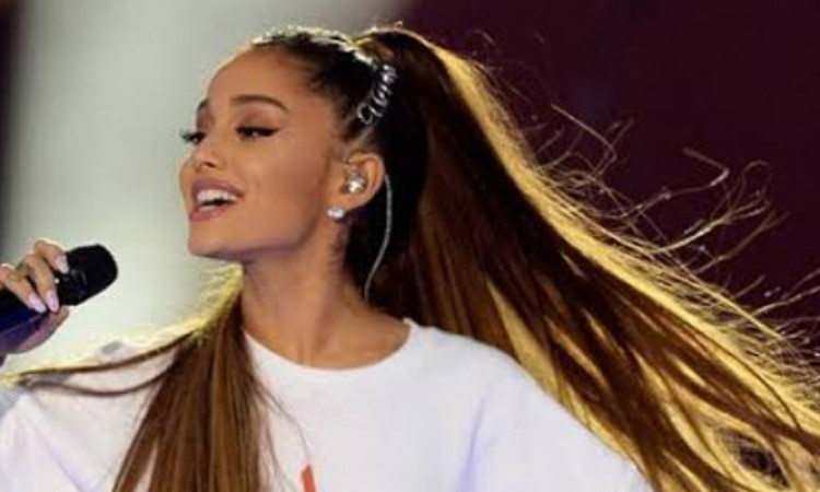 Heboh Virus Corona, Gaya Ariana Grande Tuai Sorotan