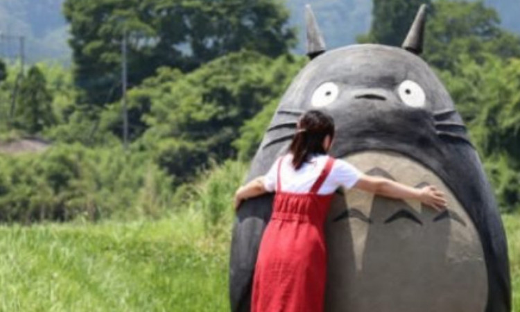 Dibuat untuk Cucu Sendiri, Halte Bus Totoro di Jepang ini Mendadak Viral