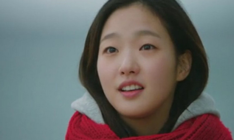 Tampil Tanpa Make Up, Postingan Terbaru Kim Go Eun Jadi Sorotan Netizen