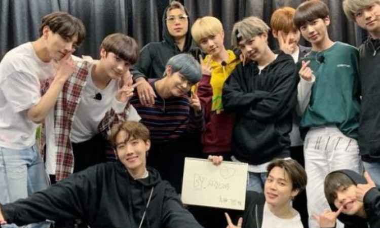 Berbanding Terbalik, Perbedaan Cara BTS & TXT Unboxing Album Grup Bikin Netizen Terpingkal