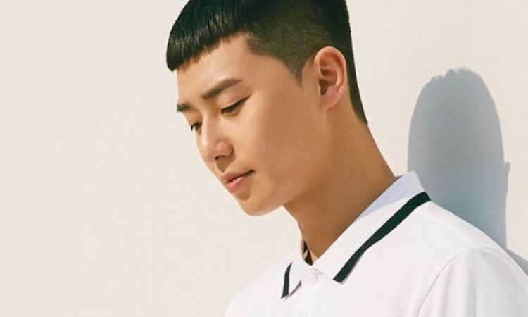 Muncul Di Majalah Singapura, Netizen Korea Kritik Gaya Busana Nyentrik Park Seo Joon!