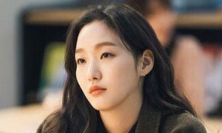 Sering Dihujat Karena Visualnya, Netizen Berharap Kim Go Eun Tak Lagi Dihina Soal Wajahnya