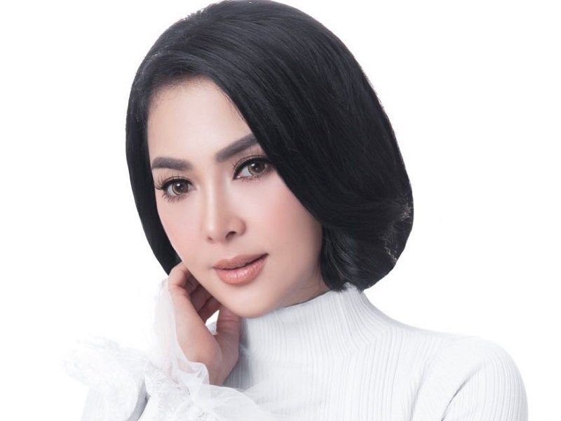 Syahrini Jualan Tas, Netizen : Mirip Dior, Enggak Kreatif