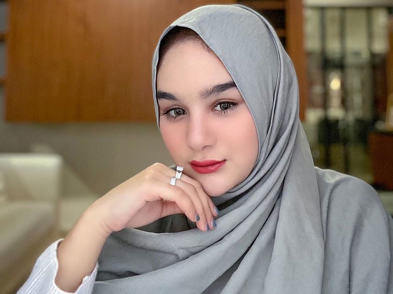 Cantiknya Hana Hanifah Berhijab, Netizen: Semoga Istiqomah