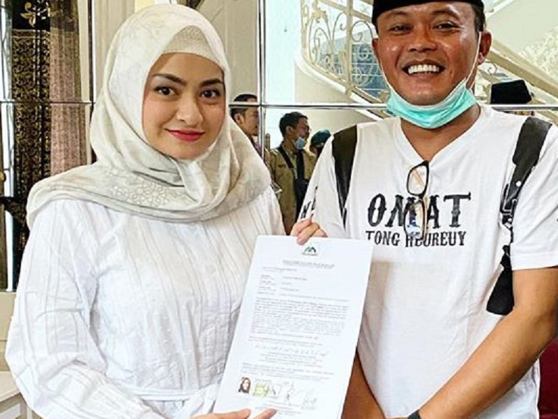 Nathalie Holscher Cantik Berhijab saat Jadi Mualaf Ditemani Sule, Netizen: Semoga Berjodoh