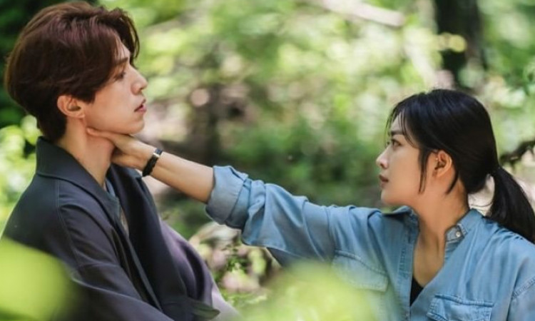 Lucunya Jo Bo Ah Tak Henti Cekik Leher Lee Dong Wook Di Drama 'Tale of Nine-Tailed'!