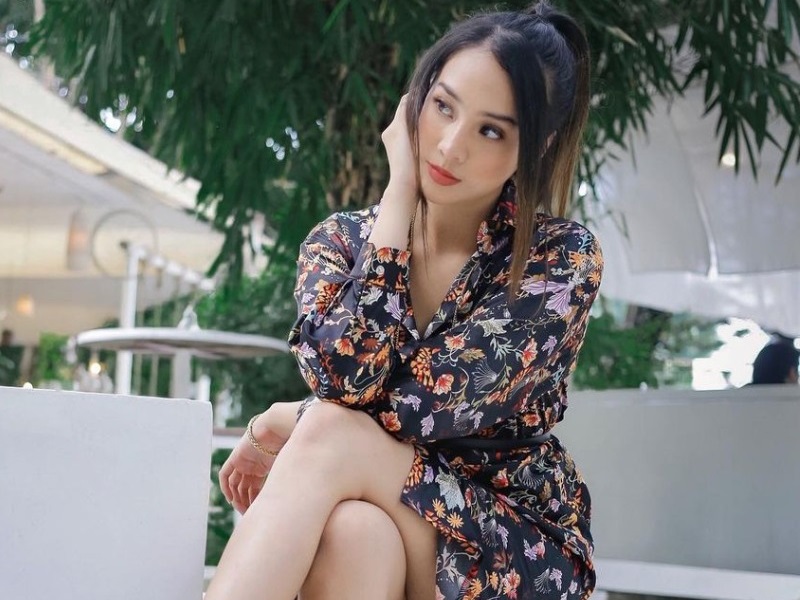 Potret Anya Geraldine Melamun Manja Bikin Netizen Terpesona